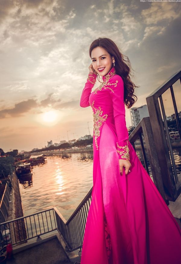 Phi Huyền Trang khoe vẻ đẹp nền nã trong tà áo dài đón xuân - Ảnh 5