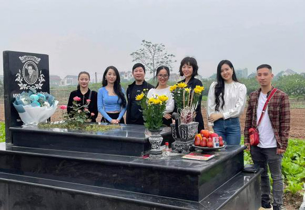 Diễn viên Thanh Hương tới viếng mộ NSND Hoàng Dũng nhân ngày sinh nhật, vẫn giữ nguyên cách gọi đặc biệt này? - Ảnh 2