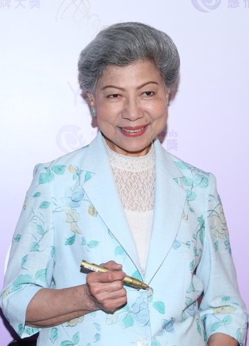 'Bà chúa phim ma Hong Kong' 87 tuổi vẫn đi quay phim đến 2h sáng - Ảnh 1