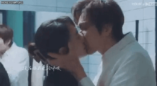 Màn cưỡng hôn gây choáng của Chung Hán Lương trong phim mới, độ bạo của “anh chú” vẫn đỉnh như năm nào - Ảnh 3