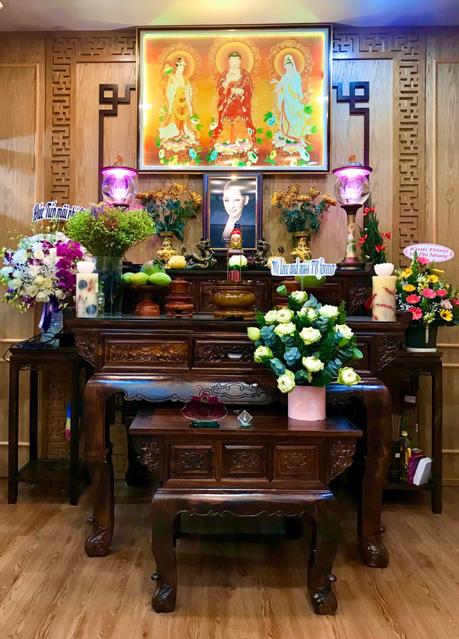 Hồ Văn Cường tự tay cắm hoa, lập bàn thờ cố ca sĩ Phi Nhung tại nhà riêng! - Ảnh 5