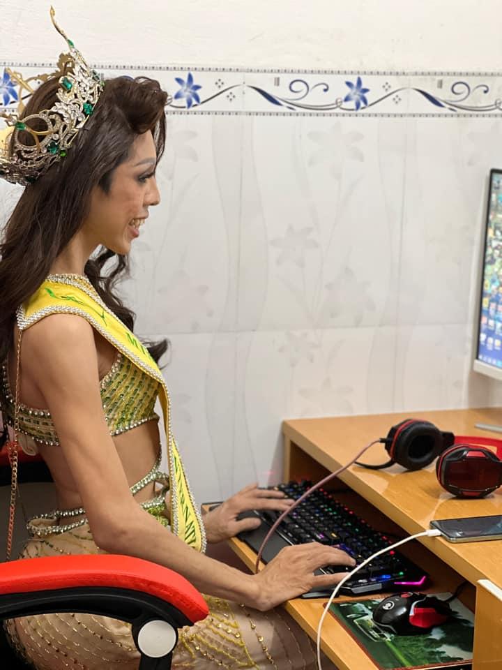 Phiên bản 'pha kè' của Hoa hậu Thùy Tiên vào quán net chơi game, nhan sắc gây sốc hơn cả bản chính - Ảnh 3