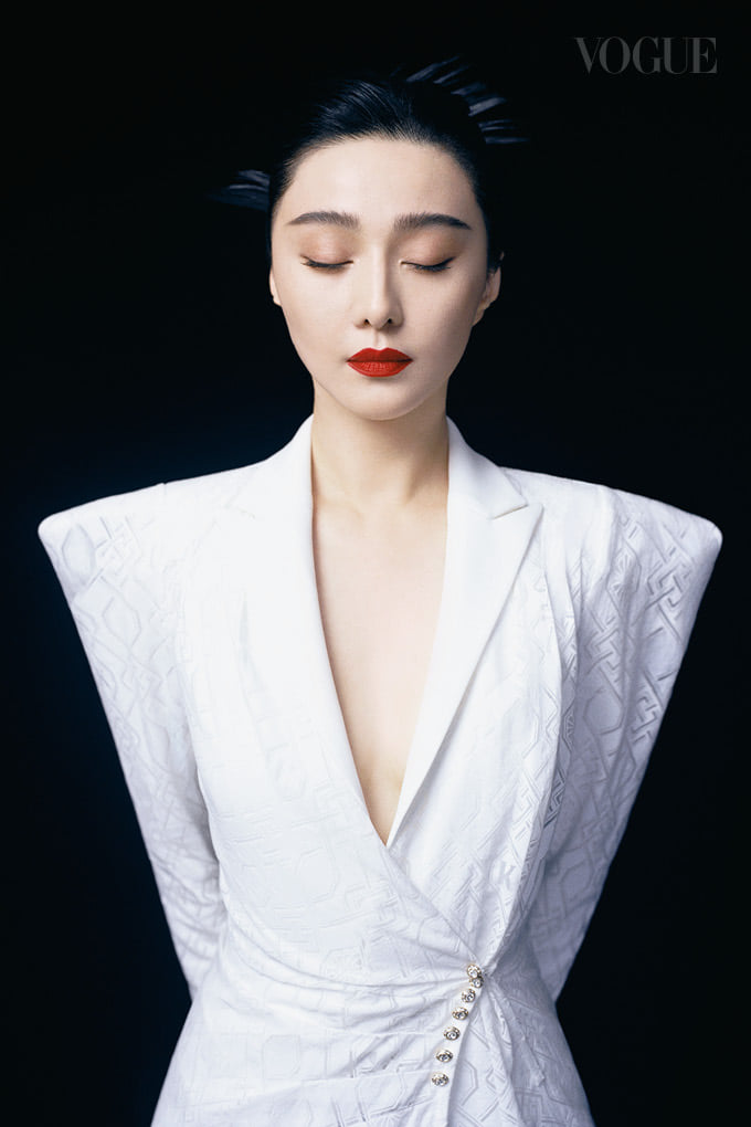 Phạm Băng Băng trên tạp chí Vogue Singapore: Khí chất của Phạm Gia mãi đỉnh! - Ảnh 6