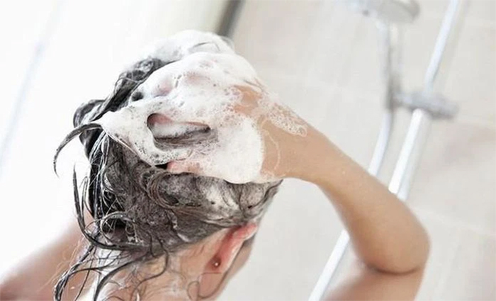 4 sai lầm khi tắm gội khiến bạn dễ bị cảm lạnh, đột quỵ vào mùa đông - Ảnh 1