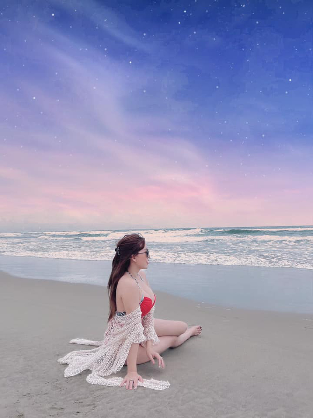 Hot girl Mai Thỏ khoe dáng đồng hồ cát nóng bỏng trong loạt ảnh diện bikini bên bãi biển - Ảnh 4
