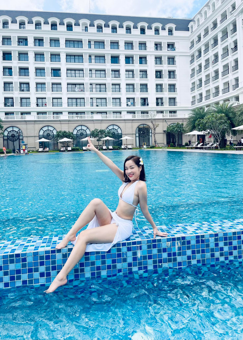 Minh Hương 'Nhật ký Vàng Anh' diện bikini trắng khoe nhan sắc gợi cảm khiến cư dân mạng đồng loạt đổ gục - Ảnh 2