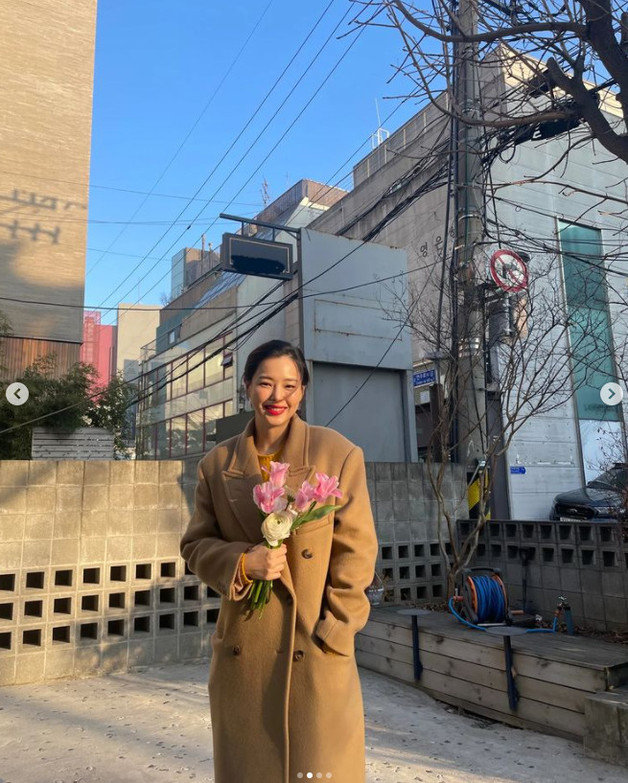 Bà bầu 'hoa hậu đẹp nhất Hàn Quốc' Honey Lee lộ diện với vẻ mặt hạnh phúc sau khi thông báo kết hôn - Ảnh 3
