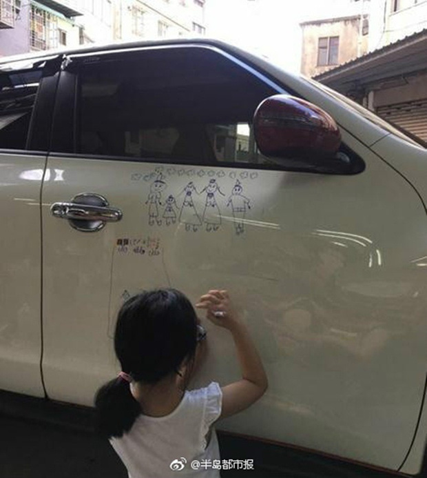 Thấy con gái vẽ bậy lên xe ô tô, ông bố từ tức giận nhanh chóng chuyển sang bất ngờ và cảm động vì điều này - Ảnh 3
