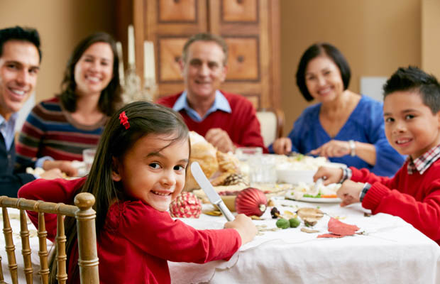 Ăn tối cùng nhau là công thức kỳ diệu cho cuộc sống gia đình, không chỉ tạo niềm vui mà còn là nơi nuôi dưỡng tâm hồn cho con từ những cách tuyệt vời này - Ảnh 6