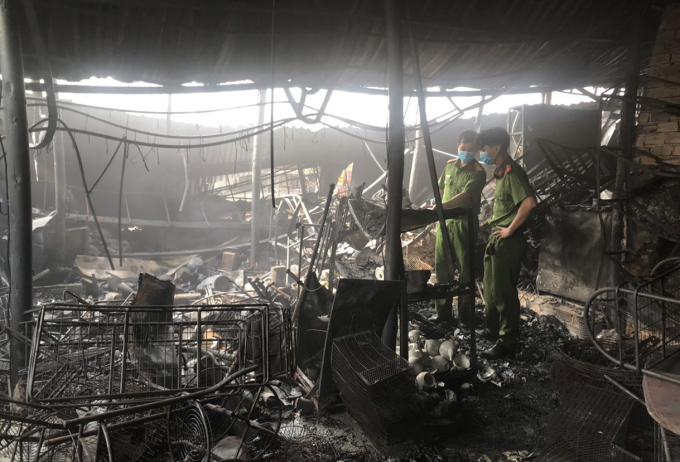 Bình Phước: Cháy lớn dữ dội trong đêm thiêu rụi 64 ki-ốt tại chợ Thanh Lương - Ảnh 1