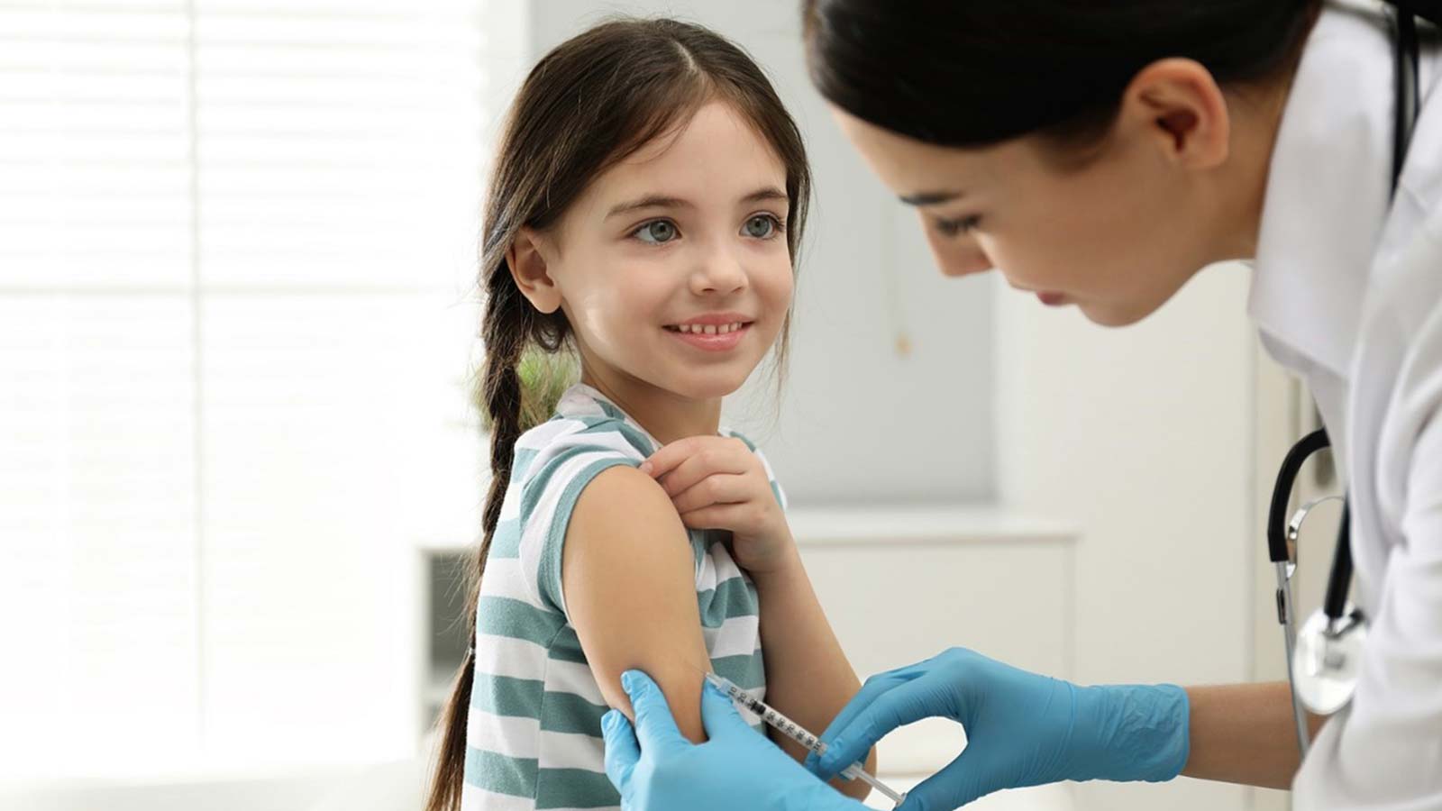 Trẻ em nên ăn gì trước và sau khi tiêm Vắc xin COVID-19? Đây là những gì chuyên gia y tế khuyến nghị cho các phụ huynh - Ảnh 7