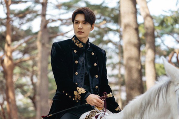 Thoát khỏi hình tượng một màu 'Nam chính đẹp trai, nhà giàu' - Lee Min Ho gây tranh cãi vì không hợp hình tượng trong bộ phim mới - Ảnh 4