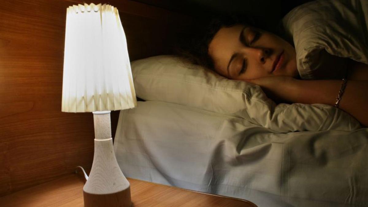 Thói quen bật đèn ngủ ảnh hưởng thế nào đến lượng đường trong máu và nhịp tim ở những người trẻ khỏe mạnh? Có nên ngủ trong 'bóng tối'? - Ảnh 3