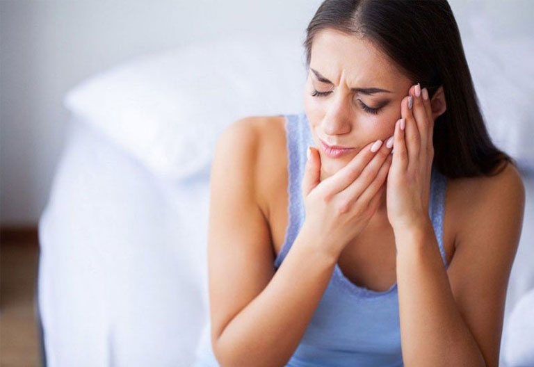 Áp xe răng: Bệnh lý răng miệng nguy hiểm khiến bạn đau đớn với vùng nướu sưng tấy, lưu ý những mẹo nhỏ để 'hạ nhiệt' cơn đau dễ nhất có thể này - Ảnh 3