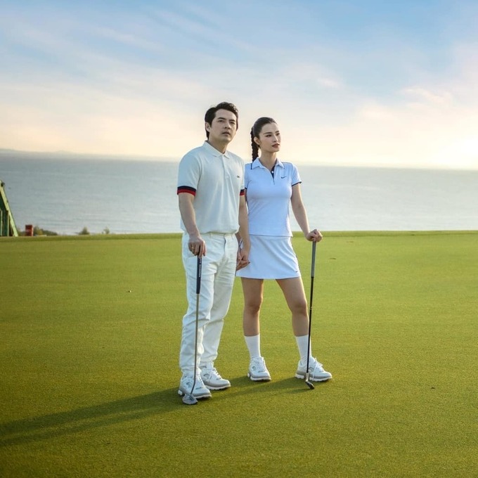 Thời trang đi chơi golf nổi bật của các cặp đôi Vbiz - Ảnh 1