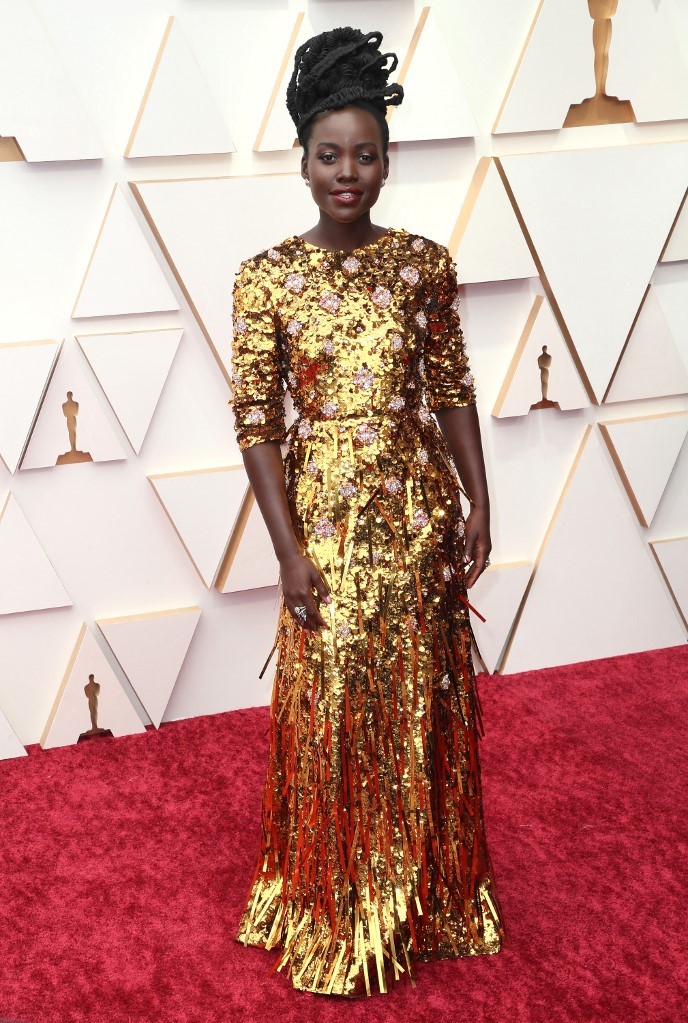 Mãn nhãn với trang phục của các sao Hollywood trên thảm đỏ Oscars 2022 - Ảnh 1
