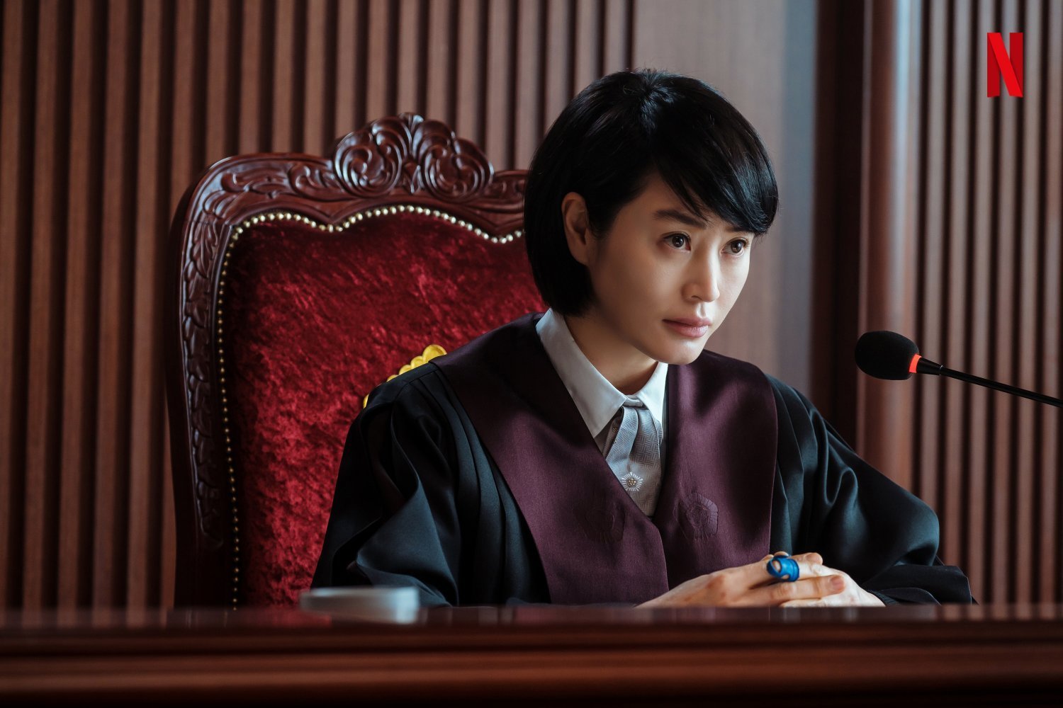 Rũ bỏ hình ảnh thẩm phán nghiêm túc và lạnh lùng, chị đại Kim Hye Soo gây sốt với thân hình bốc lửa, gợi cảm đến khó tin - Ảnh 2