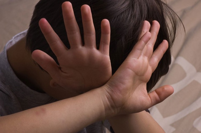 Những điều ba mẹ cần biết để giữ con bạn an toàn khỏi 'lổ hỗng' chết người của vấn nạn lạm dục tình dục trẻ em - Ảnh 1