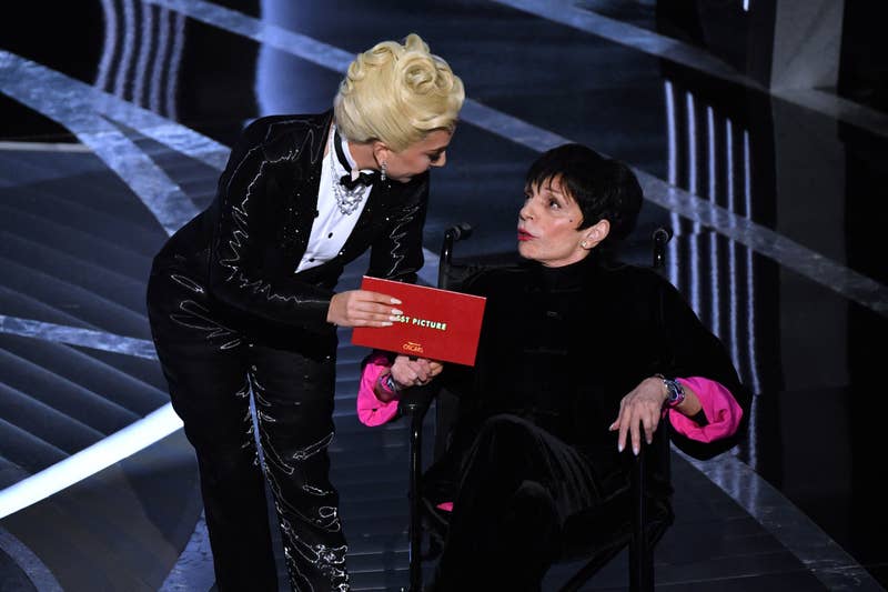 Gác lại drama 'choảng nhau' của Will Smith, cư dân mạng ấm lòng trước hình ảnh đẹp gây xúc động của Lady Gaga tại lễ trao giải Oscars 2022 - Ảnh 3