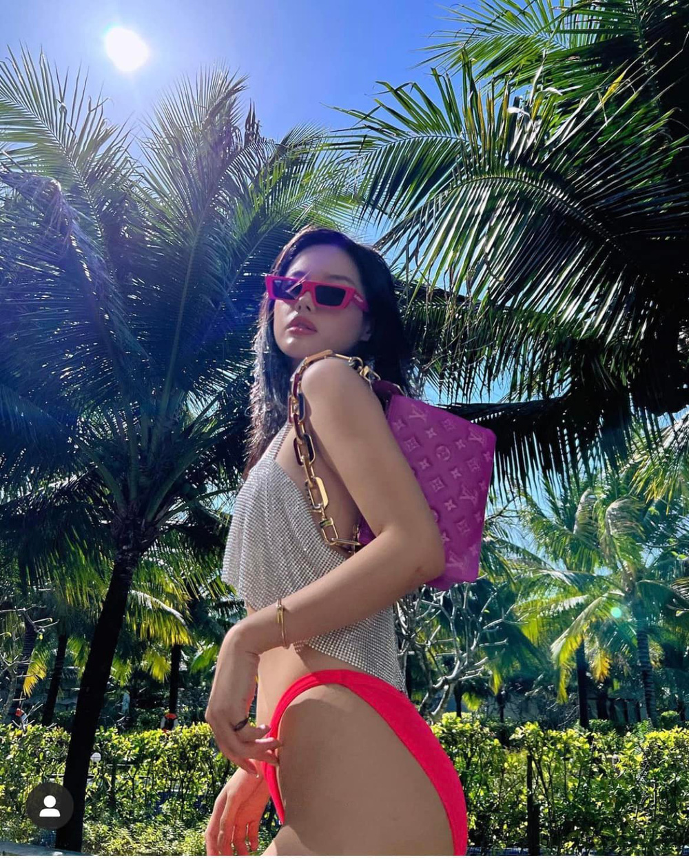 Khánh Linh 'The Face' gây ấn tượng với vóc dáng sexy khi diện bikini đầy màu sắc - Ảnh 8