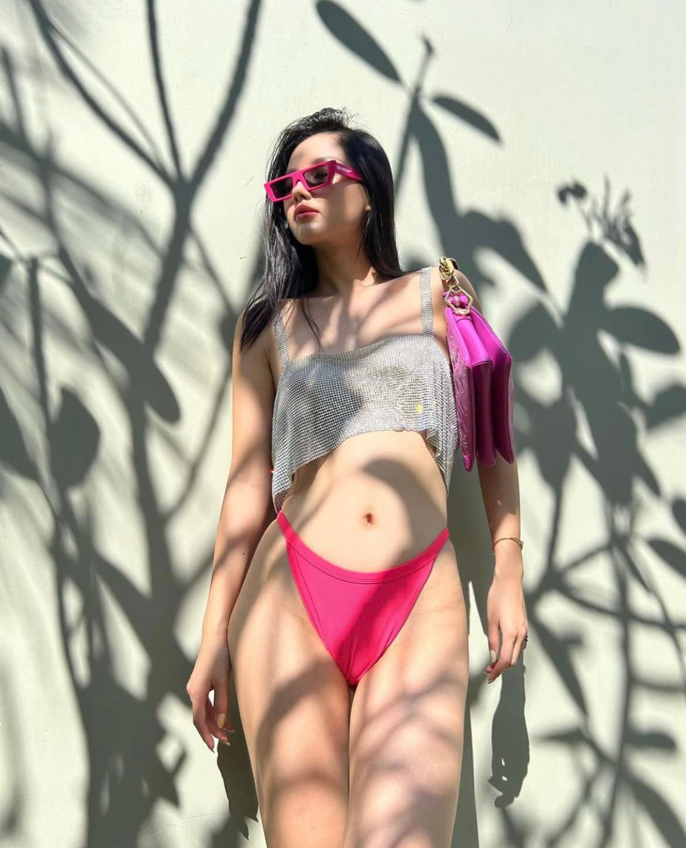 Khánh Linh 'The Face' gây ấn tượng với vóc dáng sexy khi diện bikini đầy màu sắc - Ảnh 10