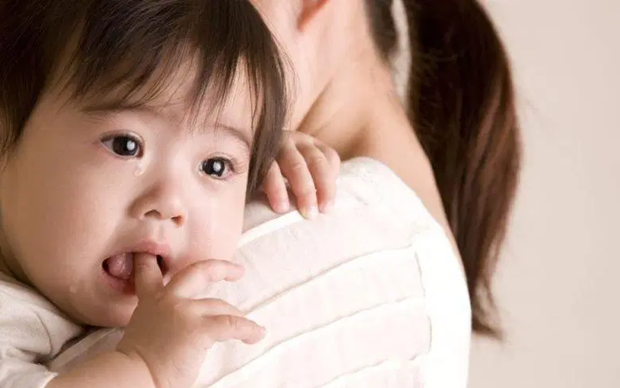 Những nỗi bất an 'kinh điển' khi con mọc răng khiến ba mẹ thấp thỏm: Chuyên gia lý giải tại sao trẻ thường tiêu chảy khi mọc răng và phương pháp điều trị cực hữu hiệu - Ảnh 3