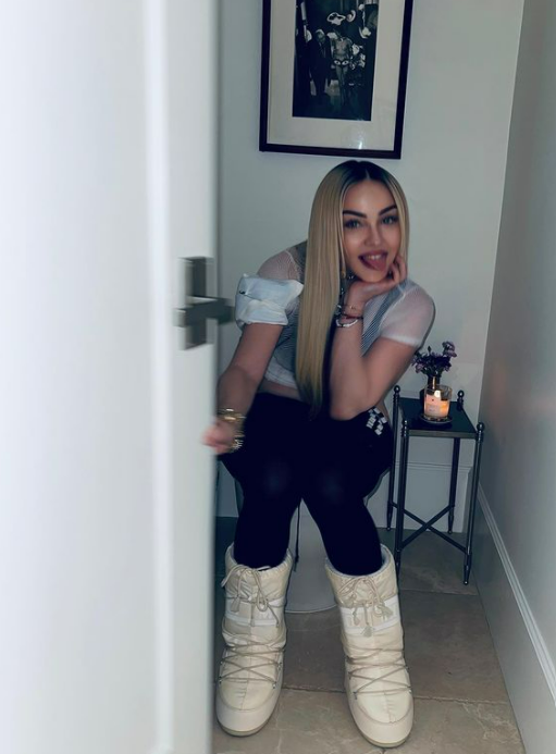Madonna 'níu giữ thanh xuân' bằng những bức ảnh chỉnh sửa trên Instagram và hiện thực khiến người hâm mộ ngỡ ngàng - Ảnh 2