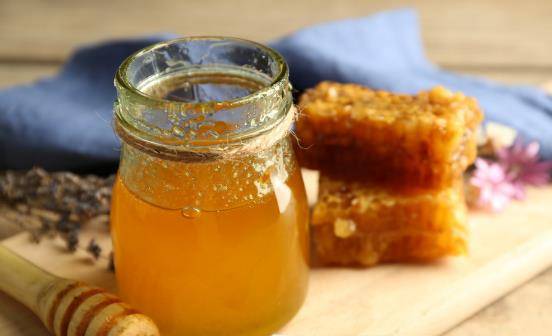 3 nhóm người nếu dùng mật ong không khác nào uống phải 'thuốc độc': Cảnh báo 5 điều cấm kỵ khi uống nước mật ong kẻo rước bệnh, hại thân - Ảnh 1