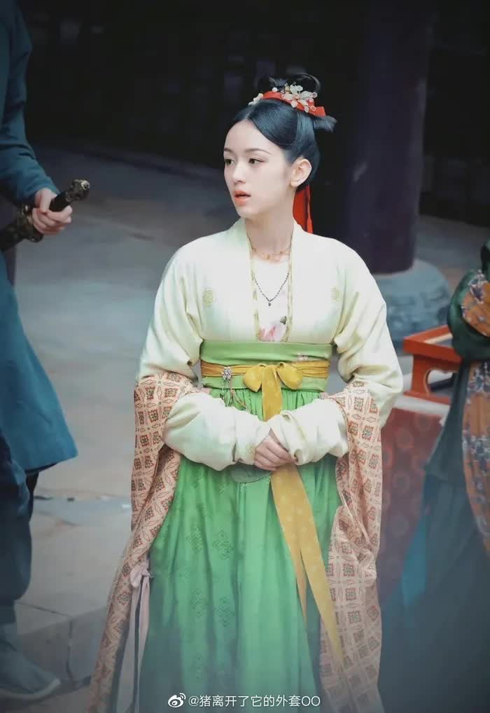 Bành Tiểu Nhiễm bị dìm nhan sắc trong phim mới của Vu Chính - Ảnh 9