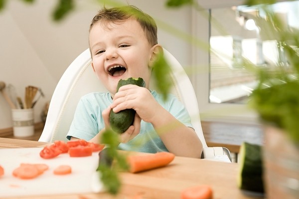 Làm thế nào để con bạn ăn nhiều trái cây và rau quả hơn? - Ảnh 1