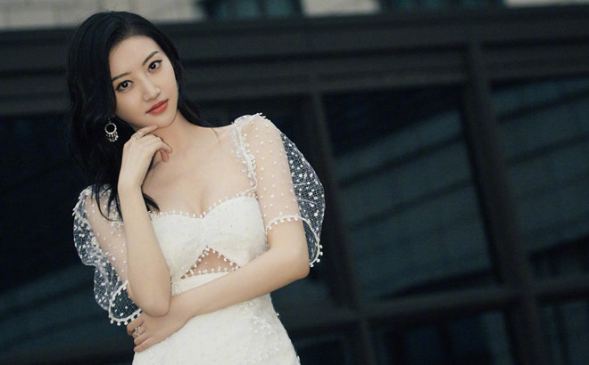 'Đệ nhất mỹ nữ Bắc Kinh' Cảnh Điềm khoe nhan sắc cuốn hút - Ảnh 5