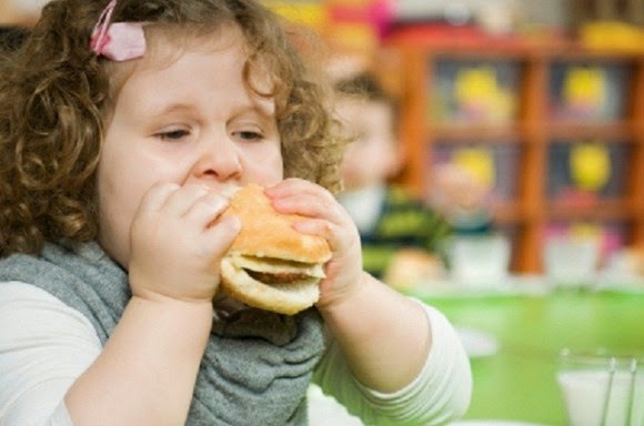 Trẻ mắc bệnh nan y do thói quen ăn uống mà nhiều bà mẹ mắc phải, khiến gia đình 'chết đứng' - Ảnh 2