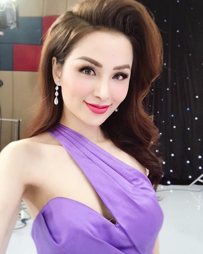 Phản ứng của Hoa hậu Diễm Hương khi được mời tiếp khách 2 tiếng với giá gần 1 tỉ đồng - Ảnh 3