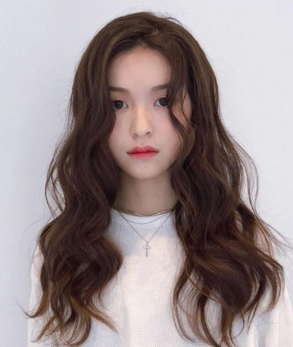 Đi đâu cũng thấy tóc ngắn, hãy làm bản thân nổi bật với kiểu tóc tỉa tầng, uốn xoăn bồng bềnh mà quý cô Hàn Quốc đang lăng xê này - Ảnh 3