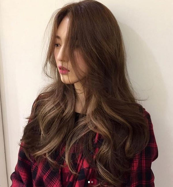 Đi đâu cũng thấy tóc ngắn, hãy làm bản thân nổi bật với kiểu tóc tỉa tầng, uốn xoăn bồng bềnh mà quý cô Hàn Quốc đang lăng xê này - Ảnh 4