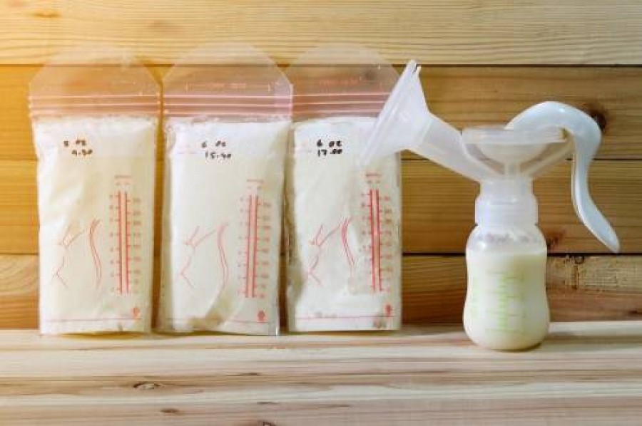 Mẹ bầu cần nắm rõ những nguyên nhân này để phòng ngừa và xử lý ít sữa sau khi sinh - Ảnh 2