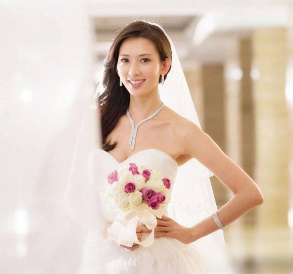 Lâm Chí Linh diện váy cưới xinh đẹp tựa nữ thần, fan mong chờ đến hôn lễ cổ tích của cô và bạn trai người Nhật - Ảnh 5