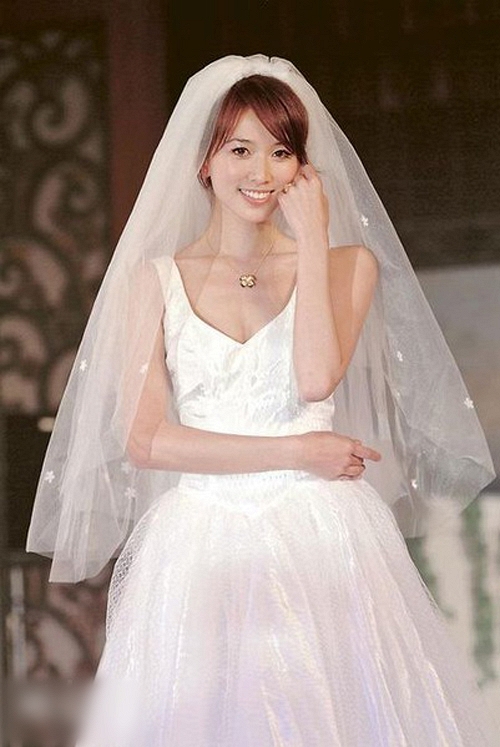 Lâm Chí Linh diện váy cưới xinh đẹp tựa nữ thần, fan mong chờ đến hôn lễ cổ tích của cô và bạn trai người Nhật - Ảnh 7