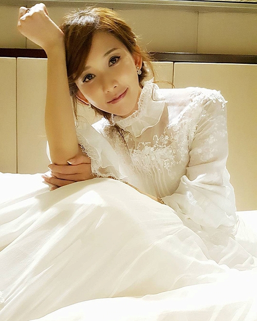 Lâm Chí Linh diện váy cưới xinh đẹp tựa nữ thần, fan mong chờ đến hôn lễ cổ tích của cô và bạn trai người Nhật - Ảnh 9