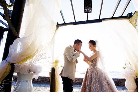 Sau nhiều năm chung sống, Vy Oanh bất ngờ tung ảnh cưới đẹp như cổ tích với chồng đại gia hơn 15 tuổi - Ảnh 6