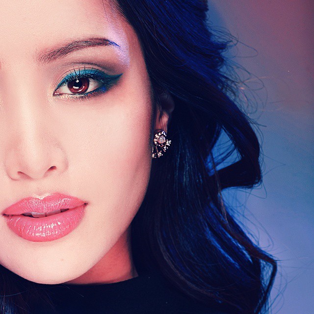 2 bí kíp makeup đơn giản nhưng 'max' xinh của Michelle Phan: một kiểu sang chảnh, một kiểu 'hack' tuổi cực hiệu quả - Ảnh 1