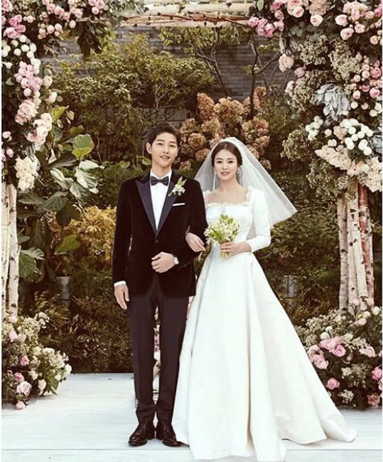 Rộ tin đồn cặp đôi Song Hye Kyo – Song Joong Ki ly hôn vì người thứ ba - Ảnh 1