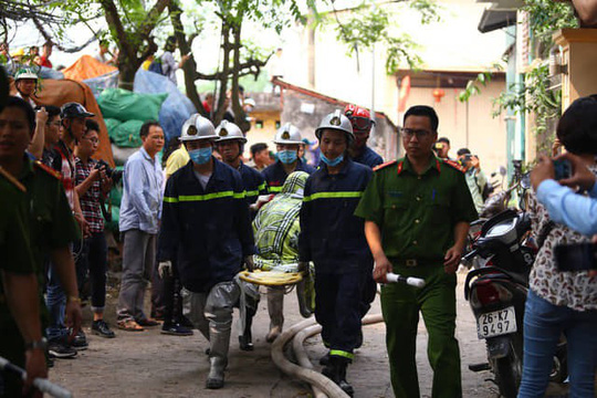 Xót cảnh gia đình 4 người chết thảm trong đám cháy ở Hà Nội: 3 mẹ con vẫn ôm chặt nhau, thi thể người chồng chưa được tìm thấy - Ảnh 2