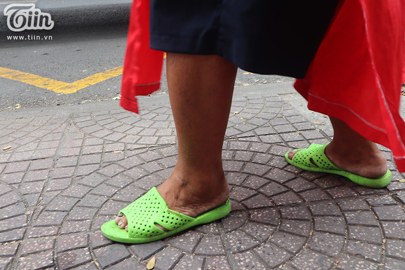 'Ông béo' và điệu nhảy 'điên khùng' trên phố Sài Gòn: Mỗi ngày 19 tiếng mưu sinh chạy đua với Tết - Ảnh 7