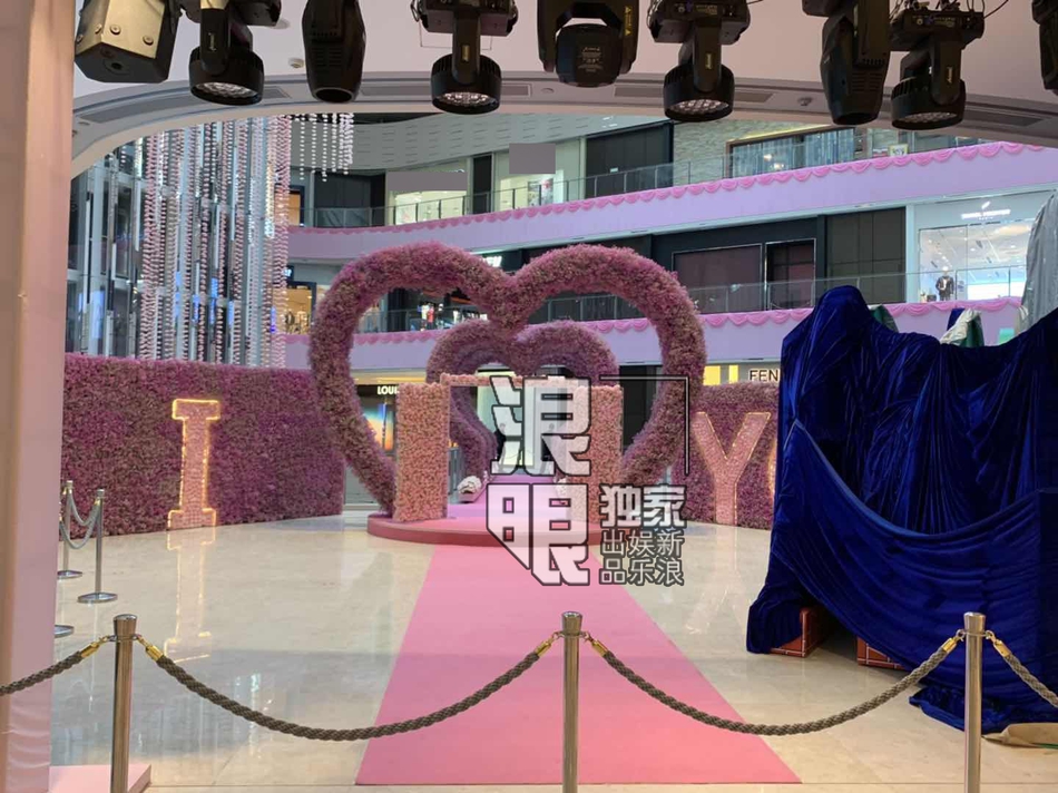 Netizen Trung Quốc choáng váng với khung cảnh cầu hôn của con trai vua sòng bài Macau - Ảnh 10