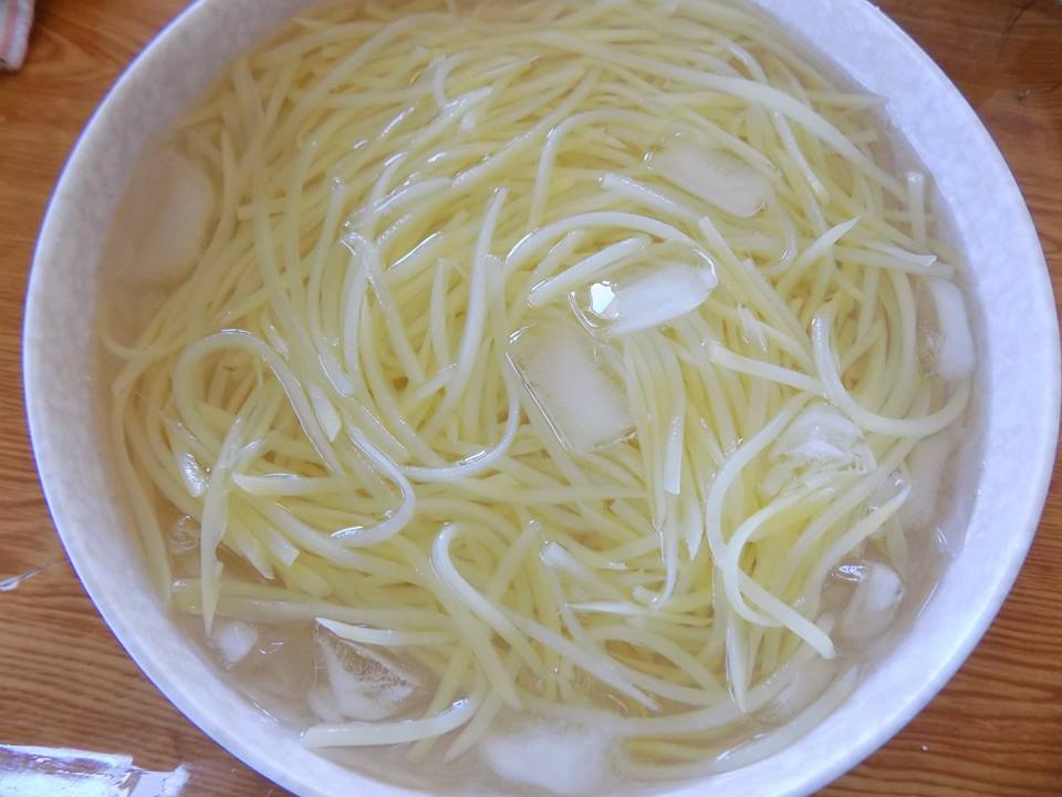 Cách làm mứt khoai tây ngon không cần nước vôi cho ngày Tết - Ảnh 3