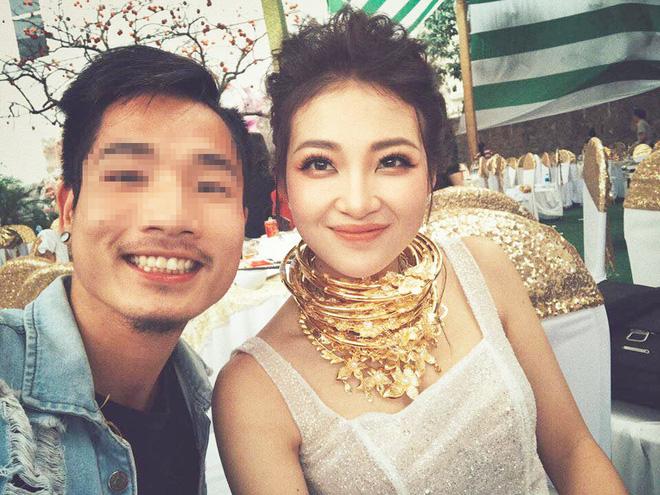 Hé lộ gia thế siêu khủng của cô dâu đeo vàng trĩu cổ ở Nam Định - Ảnh 3
