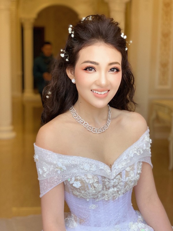 Hé lộ gia thế siêu khủng của cô dâu đeo vàng trĩu cổ ở Nam Định - Ảnh 4