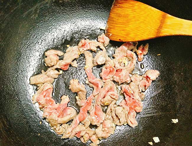 Đổi bữa với rau càng cua trộn thịt bò ngọt mát - Ảnh 4