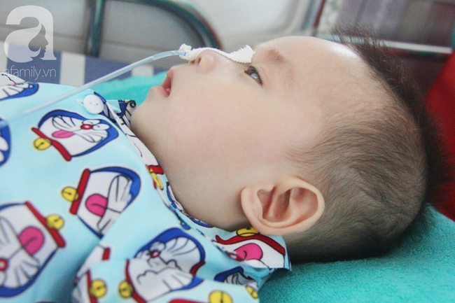 Ánh mắt cầu cứu của bé trai 7 tháng tuổi bị mẹ bỏ rơi trước cổng chùa vì mắc bệnh bại não - Ảnh 14